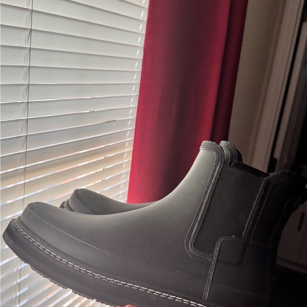 HUNTER women’s Chelsea rain boots